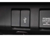 USBジャックも装備されているので、スマートフォンなどの充電もラクラクですね♪