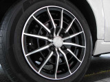 タイヤは納車時に新品交換いたします!スタッドレスタイヤ付きの純正ホイールも付属します!