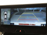 車の全周囲の画像が表示されます。運転席から見づらい個所なども、上空から見たような映像で確認できます。映像のきりかえも出来、後方確認だけでなく大変便利な機能です。