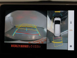 パノラミックビューモニター付きです。車両を上から見たような映像をモニター画面に表示。運転席からの目視では見にくい、車両周辺の状況をリアルタイムでしっかり確認できます。