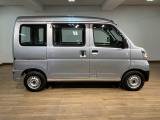 5速マニュアルミッションのハイゼットカーゴが入荷しました!車検整備も付いて安心してお使いいただける1台です。
