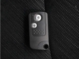 ◆スマートキー◆カギをバッグやポケットに入れたままでもドアロックの開閉ができる『スマートキー』付き!雨天や暗くなってもカギを取り出す必要がなくドアの開錠&エンジンも始動できます