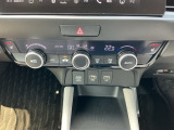 運転席/助手席シートヒーターで寒い日もすぐに温かくなり快適に過ごせます。3段階の温度調整が可能です