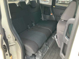 【セカンドシート】も使用感も少なくキレイな状態です。成人の方でも快適にお乗り頂けます。