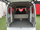 普段のお買い物や通勤使用に十分な荷室スペース!セカンドシートを倒すと、大きな荷物の積載も可能です!