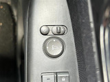 【電動格納ミラー】ドライバーの目線に合わせ、ミラーの上下左右調整が可能です。