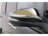 アウトドアハンドルのメッキ加飾と統一性があり、お洒落なハーフメッキのウインカーミラーです。ウインカーミラーは、対向車や歩行者からの視認性が良く安全性が向上し、事故防止にもつながります。