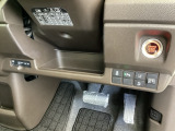 左側に高速で便利なETCがあり、横滑りを防ぐVSAなどのスイッチは、運転席の右側、手の届きやすい位置にあります。