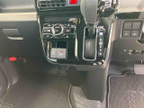中古車をお選びいただく際に気になる走行距離や修復歴などに加えてキズ・凹みの有無・状態や消耗品の交換、今までの整備状況が &ldquo;ダイハツ認定中古車カルテ&rdquo;でわかります。