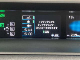 障害物や歩行者などを検知して音やディスプレイでお知らせしてくれるクリアランスソナー付きです。