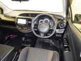 運転席まわりです。 各操作スイッチは使いやすい位置に配置されてます。