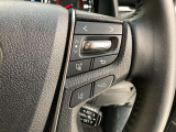 前方の車との車間を設定し、スピードを上げたり緩めたりを自動で行ってくれる追尾式の「レーダークルーズ」。上級装備の一つです!高級車にしかつかない嬉しい機能です。
