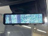 【デジタルインナーミラー】後席の大きな荷物や同乗者で後方が確認しづらい時でも安心!カメラが撮影した車両後方の映像をルームミラー内に表示。クリアな視界で状況の確認が可能です!