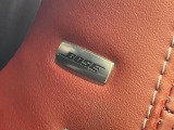 【BOSEサウンドシステム】メーカーオプションの高品位サウンドシステムを搭載。専用のチューニングが施された大小様々なスピーカーから良質なサウンドが奏でられ、臨場感あふれる音響空間を演出します。