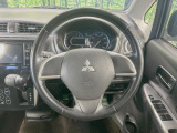 【純正革巻きステアリング】上質な革を使用することで、手にしっかり馴染みとても運転しやすいハンドルです♪