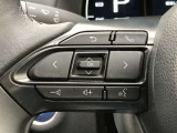 運転中、オーディオの操作をしてて、ハッとしたことはありませんか?ステアリングスイッチは、運転中でもハンドルでオーディオの操作が可能です。安全なドライブをサポートします。