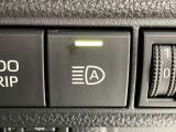 対向車がいないとき、見通しの悪い道路は暗くて怖いですよね。。。こちらのクルマはオートマチックハイビーム搭載です!対向車の有無で自動でハイ・ロウビームに切り替えます。