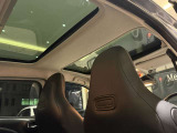 メルセデス・ベンツの定める厳しい基準をクリアしたお車のみをご案内させて頂きます。納車前整備はメーカー規定に基づき100項目以上にも及ぶ点検を熟練のメカニックによって行いご納車させて頂きます。