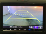 バックでの車庫入れも安心です! リアカメラが付いているバックモニター付のナビを装備しております。操作線もついており距離感も画面から確認できます。