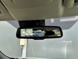 ルームミラーには、上から丸見えアラウンドビューモニターが写るので駐車が苦手な方には便利な装備になりますね♪