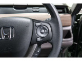 Hondaセンシングの機能のひとつ、アダプティブクルーズコントロール付!アクセルから足を離しても設定したスピードと前車との車間を保ち走行してくれます!車線維持もアシスト☆高速道路で疲労軽減ですね☆