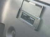 ETC車載機は助手席側のシートバック内部に取り付けられております。盗難防止に役立ちますし、邪魔になる事にもなりません!
