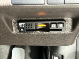 【ETC】有料道路を利用する際に料金所で停止することなく通過できる、ETC車載器(ノンストップ自動料金収受システム機器)が装備されています。セットアップを行うことで利用可能になります。
