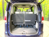 普段のお買い物や通勤、送迎等に十分な荷室スペースを確保しております。セカンドシートを倒すと、大きな荷物の積載も可能です♪