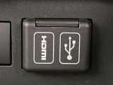 こちらのクルマはUSB接続コネクタも装備されています♪スマホの充電などにお使い下さい。ご旅行中での充電切れも、これなら心配いりませんね!