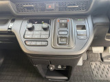 オートエアコン装着車で車内はいつも快適です。