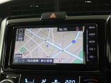 純正ナビを装備。タッチパネル式で使いやすく、お出かけもラクラクです。