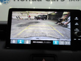 バックカメラの画像です。ガイドラインがスムースな車庫入れをサポートいたします!車庫入れの安心感がアップしますね☆