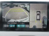 上空から見下ろしたような映像で運転を支援。クルマの周囲を映像で確認できます。駐車場や見通しの悪い交差点など、状況に応じた映像をナビ画面に映し出します。