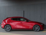 内外装程度の良い人気のMAZDA3ファストバックが入庫です♪ETCやナビ、360&deg;モニターなど、装備も充実しております!是非この機会にご検討下さい♪
