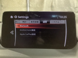Apple Carplay・Android Auto対応!マツダ コネクト(コマンダーコントロール)でスマートフォンを操作して、通話、音楽を聴いたり、マップで目的地を調べることができます。