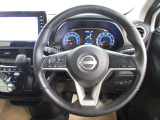 運転が楽しくなる明るく開放的な運転席まわりです。