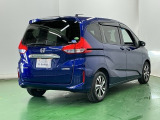 プライバシーガラスが装備されています。外を見るときには気にならずに、後方車両からは車内が見えにくくなってます
