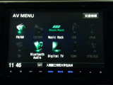 フルセグテレビ搭載。DVD・CD再生、Bluetoothオーディオに対応しています。