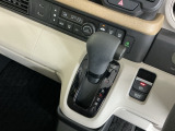 発進時から滑らかに加速する無段階変速のCVTはストップ&ゴーの多い街の中も快適です