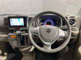操作しやすく、ゆったりとした運転席となっています。