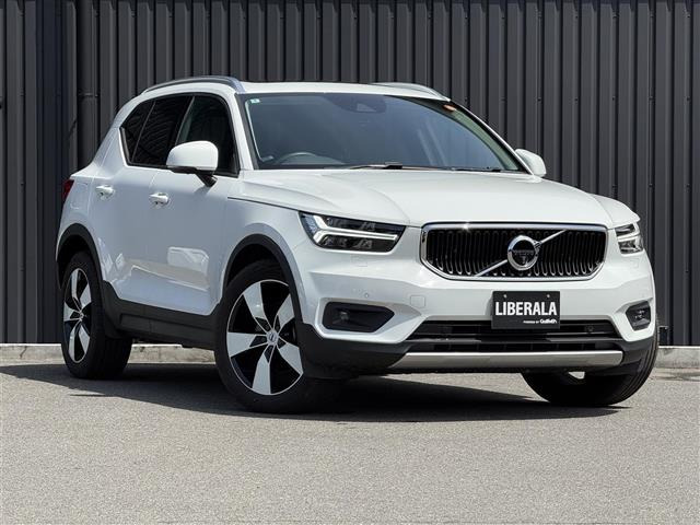 XC40 T4 AWD モメンタム 4WD サンルーフ