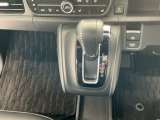 オートマチックシフトレバーは、手になじみ操作しやすい形状で安全運転にもつながります♪