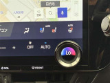 オートエアコンは温度を設定するだけで、自動で風量などを設定してくれます。運転しながら操作も必要ないので、安全性も向上します。