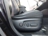 パワーシート搭載。微妙な調整が手軽にでき、ピッタリなポジションで運転することが可能です。