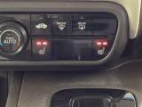 運転席と助手席にシートヒーターが付いています☆寒い時期に腰周りを温めてくれるので体全体が温まりやすいのは勿論、暖房と違い顔に風が当たらないので、乾燥肌やドライアイの方でも大丈夫☆
