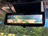 【デジタルインナーミラー】後席の大きな荷物や同乗者で後方が確認しづらい時でも安心!カメラが撮影した車両後方の映像をルームミラー内に表示。クリアな視界で状況の確認が可能です!