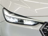 【LEDヘッドライト+デイタイムランニングランプ】今や主流のLEDヘッドライトに、日中でも他者からの視認性を良くするデイタイムランニングランプ装備!スタイリッシュでかっこよく仕上がっています。