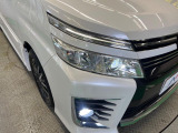 【LEDヘッドライト】悪天候や夜間走行時も良好な視界を確保し安心して運転できる高輝度LEDヘッドライトを装備!点灯速度が早く、消費電力も抑えられています。