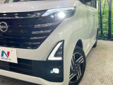 【LEDヘッドライト】悪天候や夜間走行時も良好な視界を確保し安心して運転できる高輝度LEDヘッドライトを装備!点灯速度が早く、消費電力も抑えられています。
