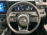 インテリアに合わせたデザインのステアリングは、運転される方のことも考え、運転しやすい形状、大きさです。是非一度、実際に触ってお確かめください。